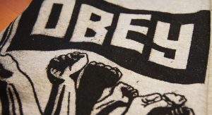 Obey Rise Above T-Shirt - es riecht nach Revolution