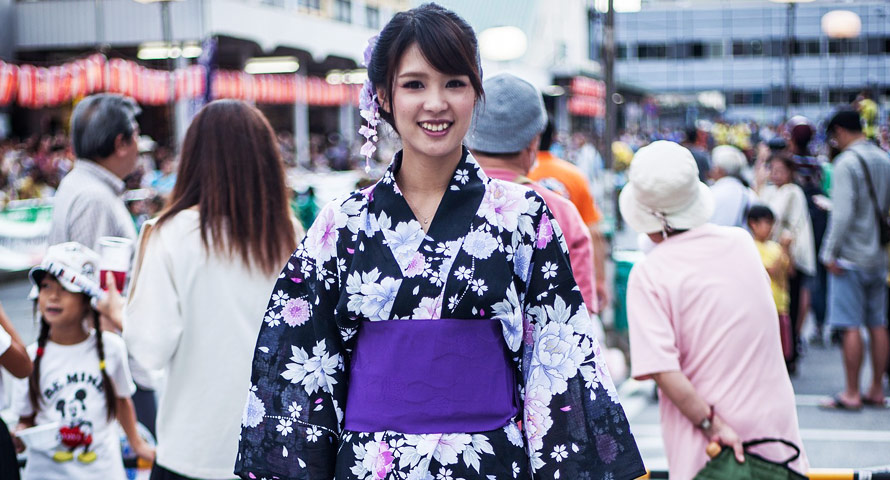 Wunderschöner Baumwoll Kimono Yukata im Alltag